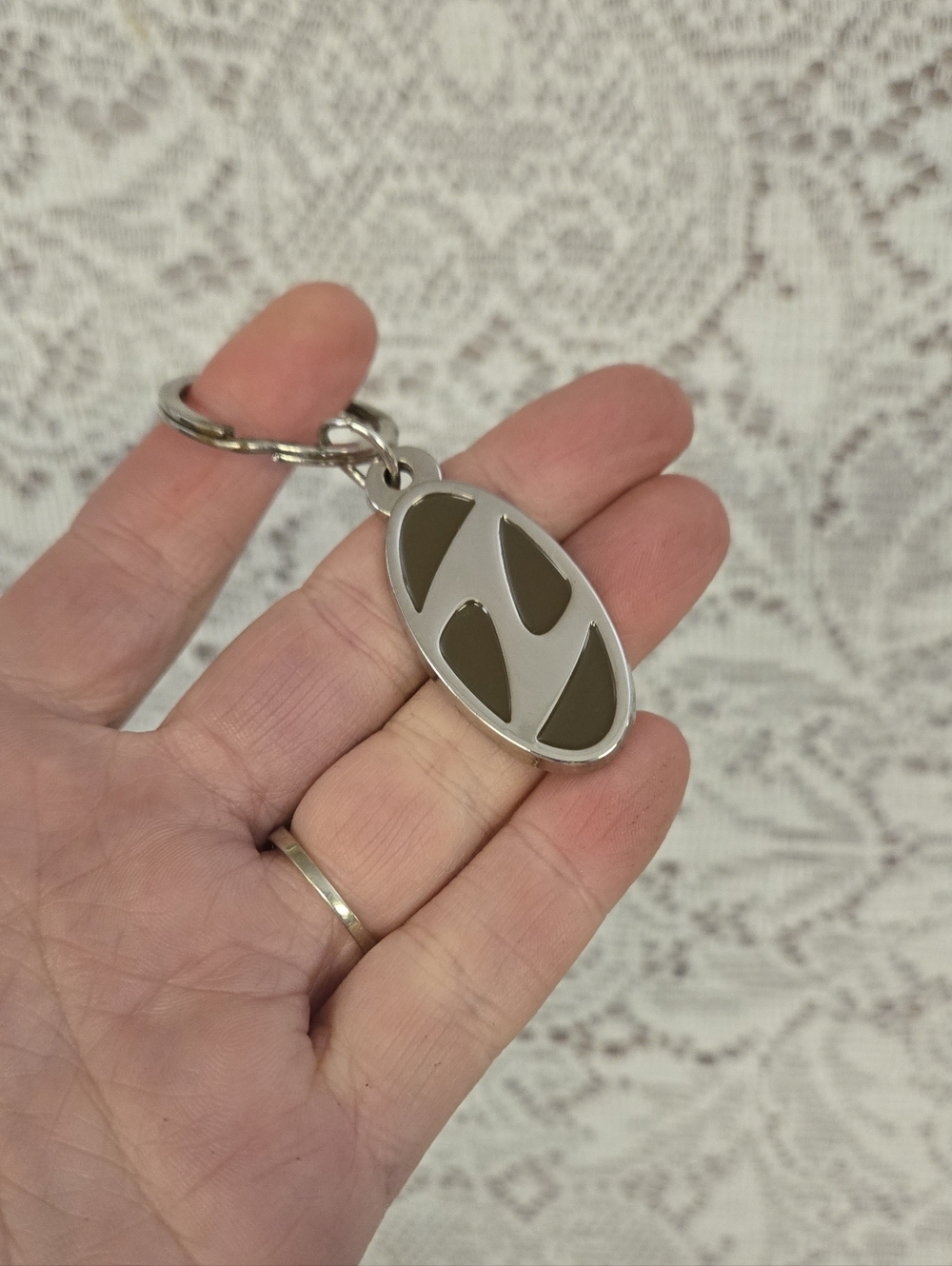 Hyundai Silver Tone Logo Keychain Oval Promo Fob